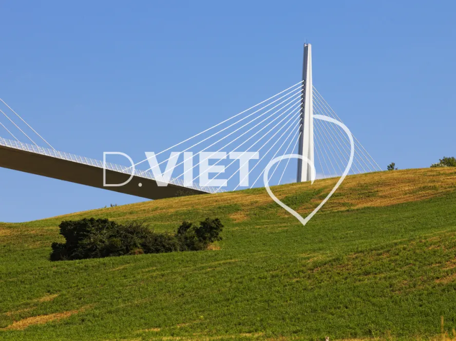 Photo TOULOUSE by VIET - Viaduc de Millau