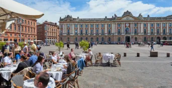 Photo TOULOUSE by VIET - terasse sur la place