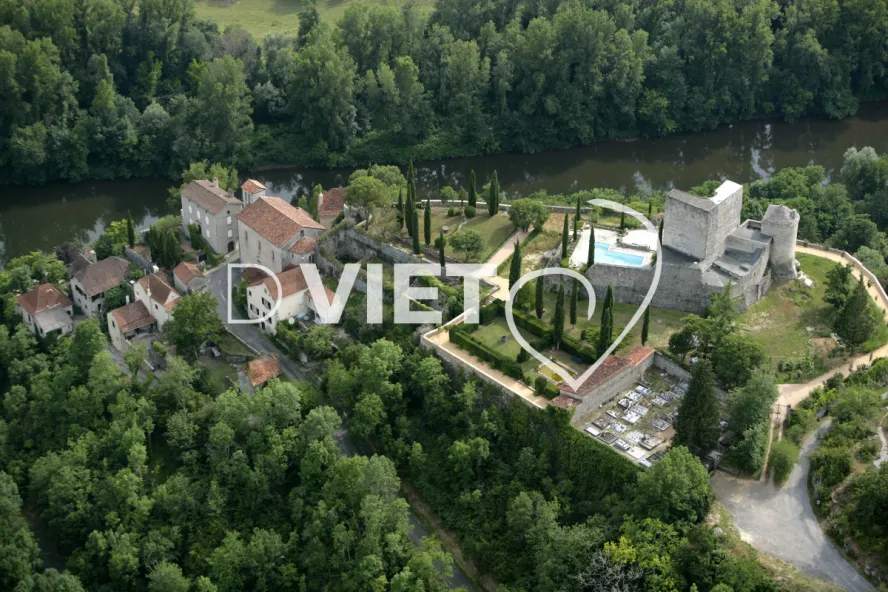 Photo TOULOUSE by VIET - 46 CHATEAU MONTBRUN N44°30274 E001°53545 ©VIET 361.com