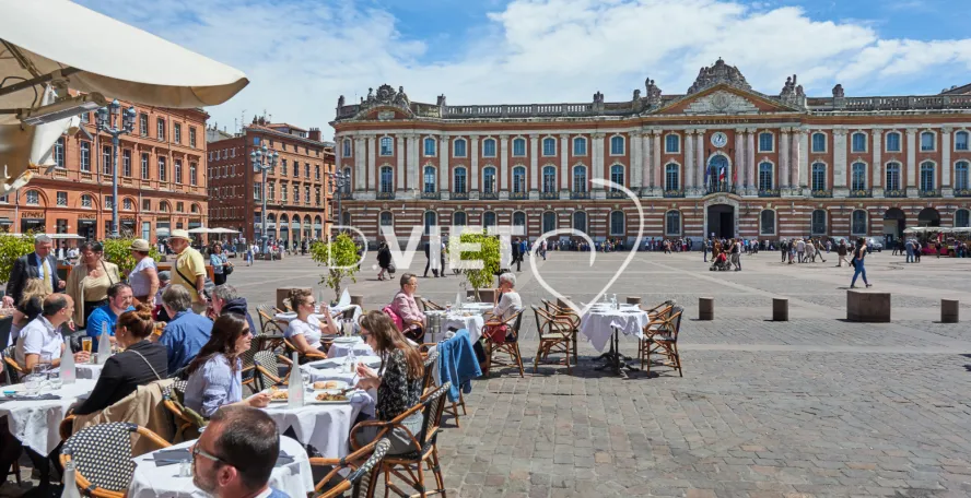Photo TOULOUSE by VIET - terasse sur la place