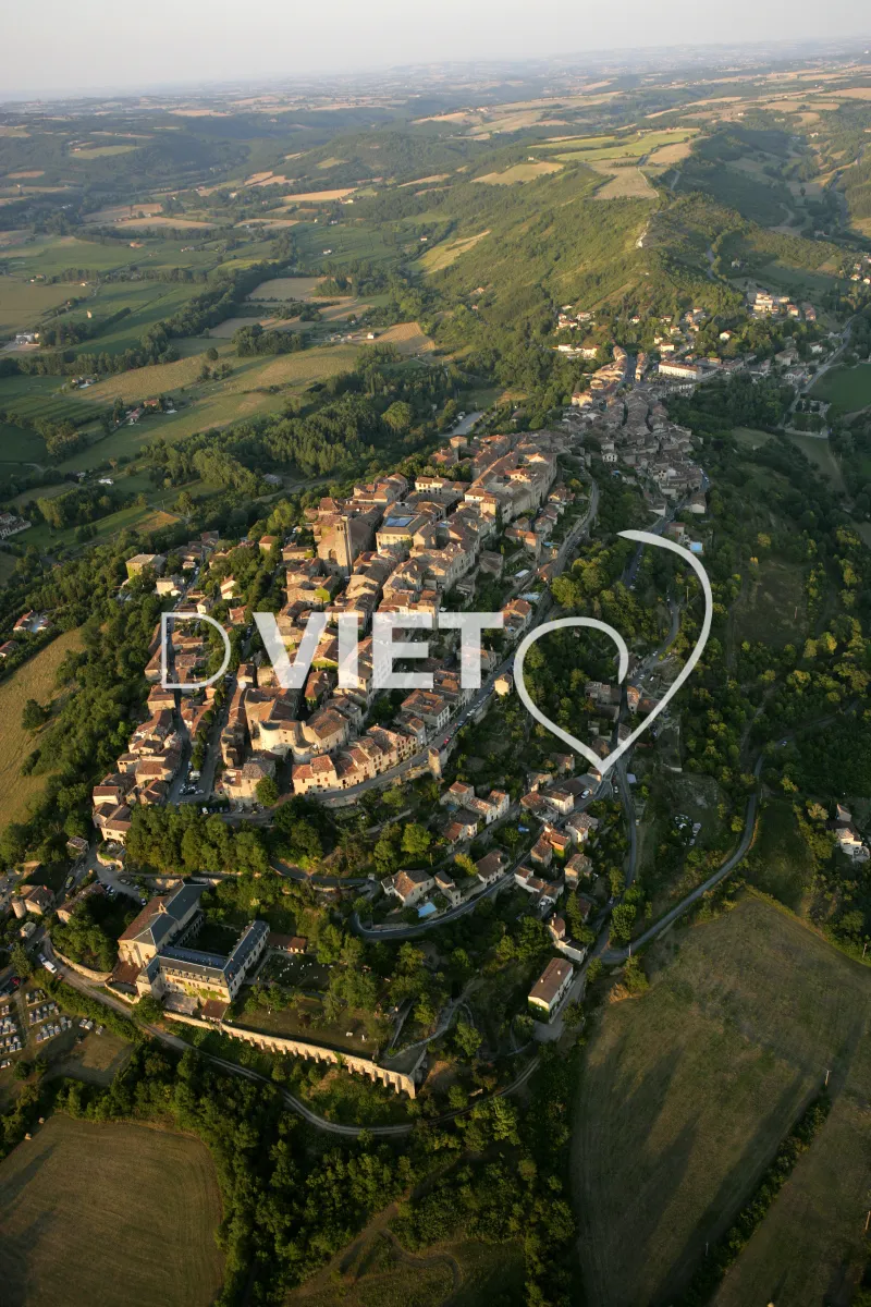 Photo TOULOUSE by VIET - 81CORDES N44°03451 E001°57082 ©VIET 361.com