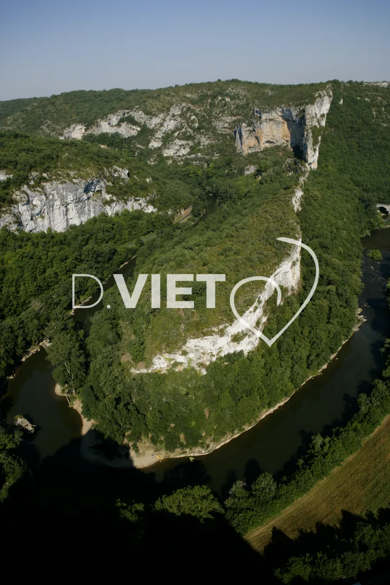 Photo TOULOUSE by VIET - 82 ENTRE PENNE ET ST ANTONIN LE CAPUCIN RIVIERE L'AVEYRON N44°08501 E001°43100 ©VIET 361.com