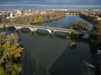 Photo TOULOUSE by VIET - Garonne ramier et vue sur la cit&eacute;