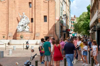 Photo TOULOUSE by VIET - Groupe en visite Fontaine boulbonne