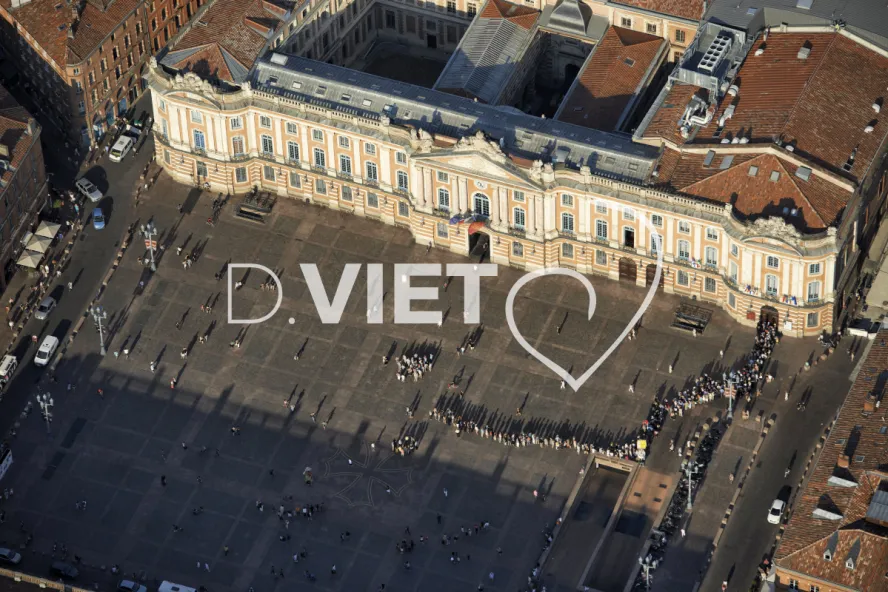 Photo TOULOUSE by VIET - Capitole Attente pour le theatre