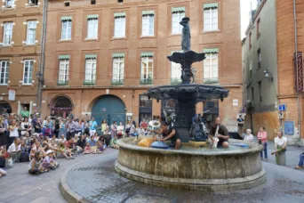Photo TOULOUSE by VIET - Place Salengro Concert eau en do nageur percussions aquatiques