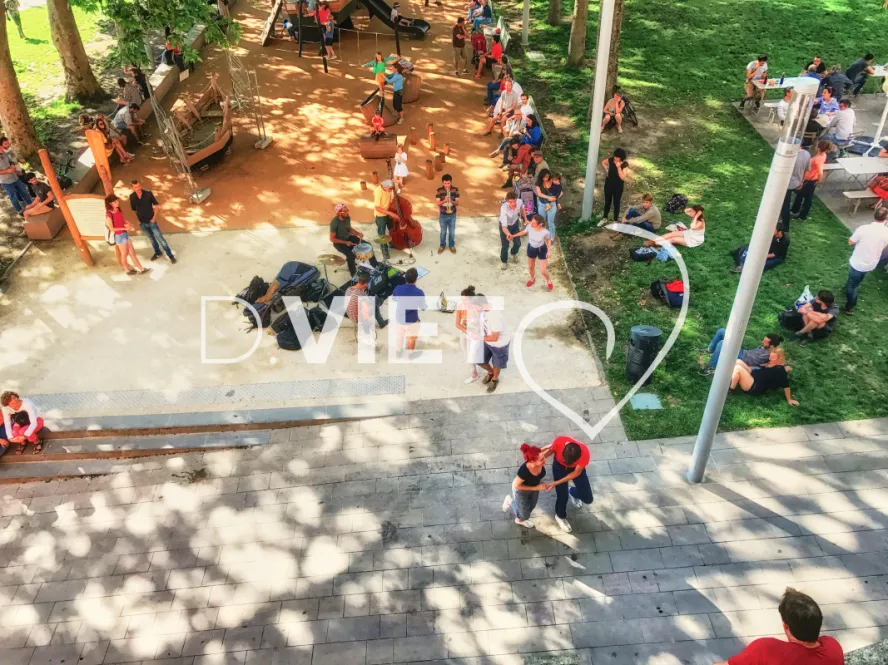 Photo TOULOUSE by VIET - place de la Daurade