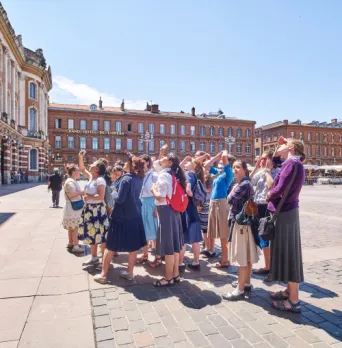 Photo TOULOUSE by VIET - Capitole groupe touristes
