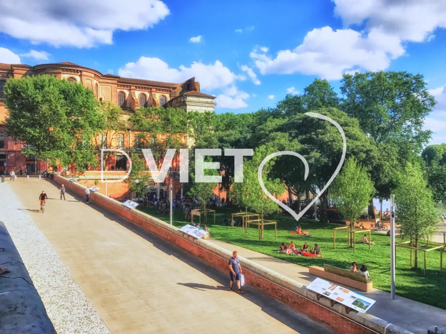 Photo TOULOUSE by VIET - place de la daurade