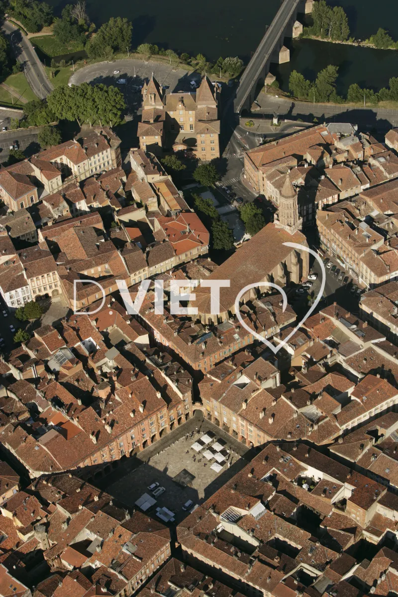 Photo TOULOUSE by VIET - 82 MONTAUBAN N44°00579 E001°21560 ©VIET 361.com