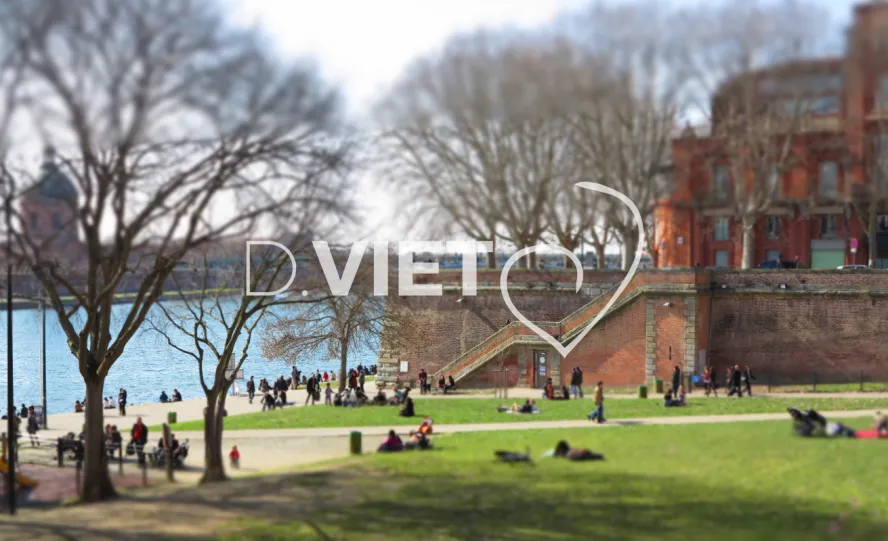 Photo TOULOUSE by VIET - Place de la Daurade