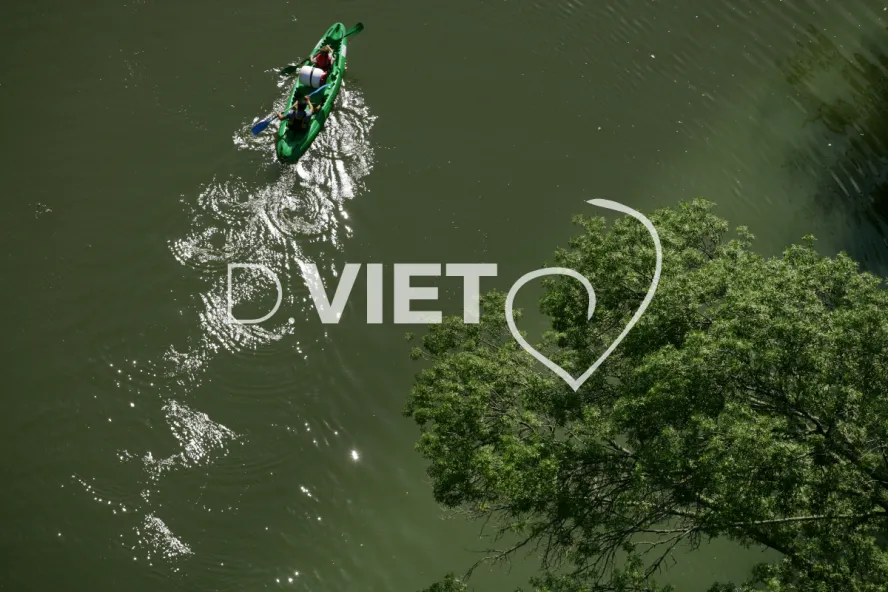 Photo TOULOUSE by VIET - 82 ST ANTONIN RIVIERE L'AVEYRON N44°09012 E001°45230 ©VIET 361.com