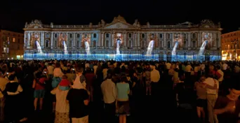 Photo TOULOUSE by VIET - Le Capitole rend hommage &agrave; la Garonne SKERTZO scenographe