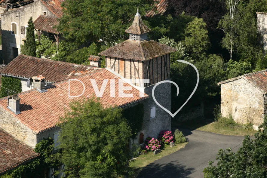 Photo TOULOUSE by VIET - 82 ENTRE PENNE ET ST ANTONIN BROUSSES RIVIERE L'AVEYRON N44°04064 E001°41351 ©VIET 361.com