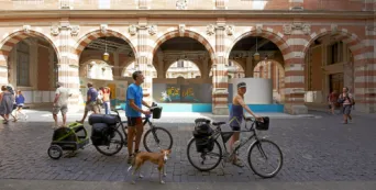 Photo TOULOUSE by VIET - Cour Henri IV Touristes italiens