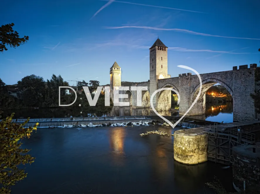 Photo TOULOUSE by VIET - Le pont Valentré franchissant le Lot