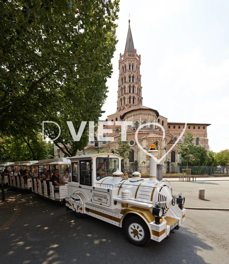 Photo TOULOUSE by VIET - Petit train touristique Place Saint Sernin