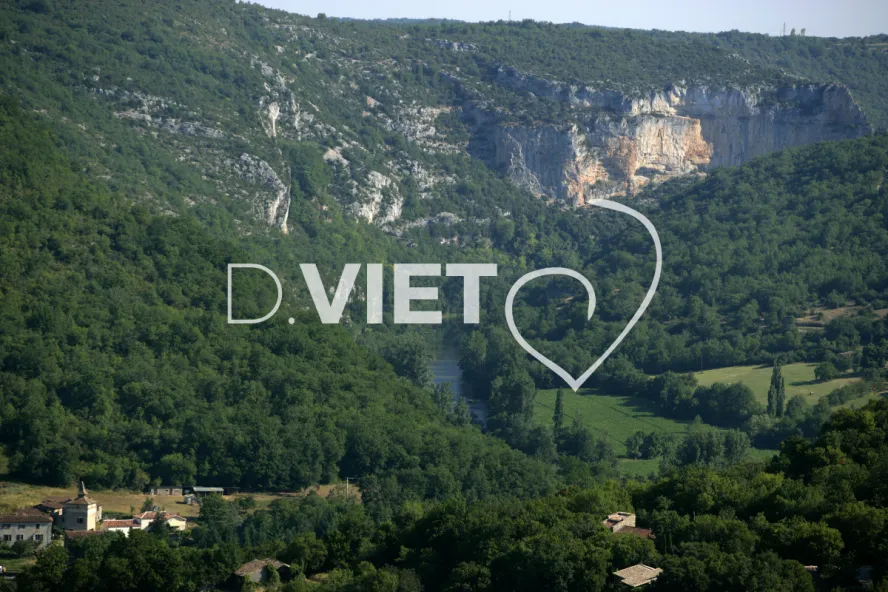 Photo TOULOUSE by VIET - 81 ENTRE PENNE ET ST ANTONIN RIVIERE L'AVEYRON N44°04064 E001°41351 ©VIET 361.com