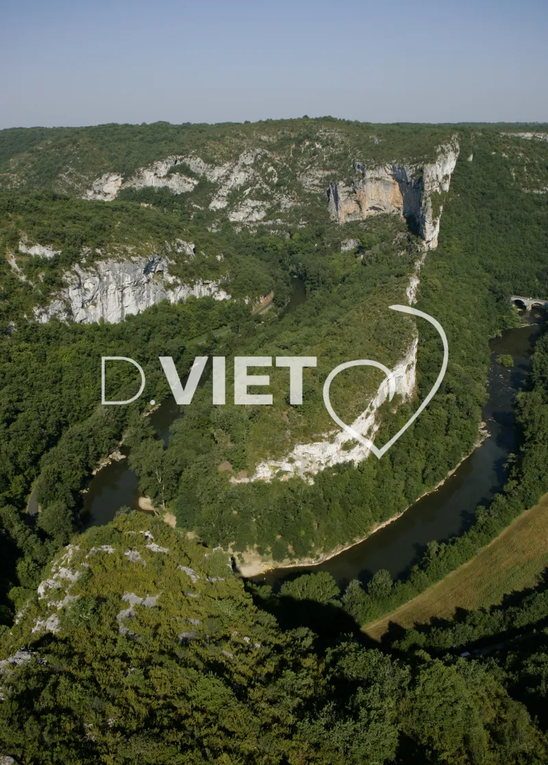 Photo TOULOUSE by VIET - 82 ENTRE PENNE ET ST ANTONIN LE CAPUCIN RIVIERE L'AVEYRON N44°08501 E001°43100 ©VIET 361.com