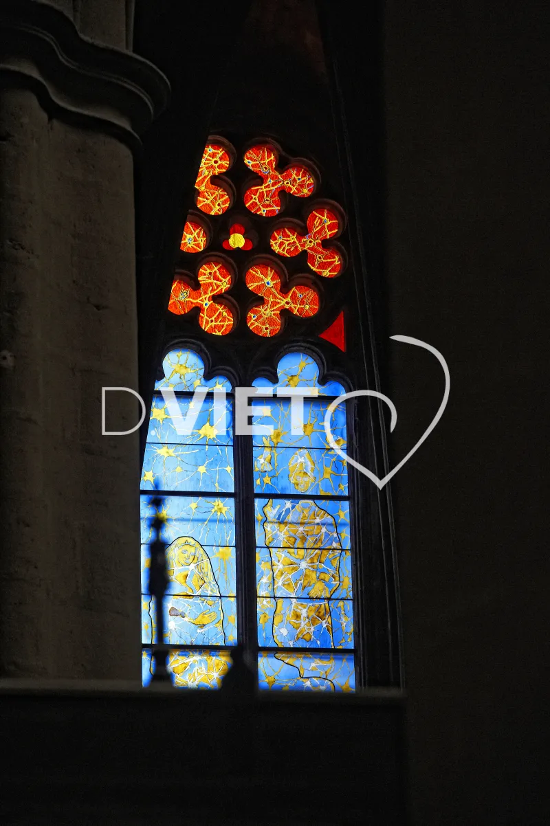 Photo TOULOUSE by VIET - vitraux de Stéphane Belzère dans la cathédrale de Rodez