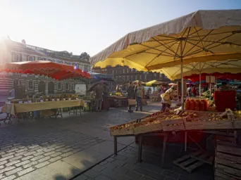 Photo TOULOUSE by VIET - March&eacute; bio place du Capitole