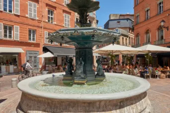 Photo TOULOUSE by VIET - dejeuner sur La place