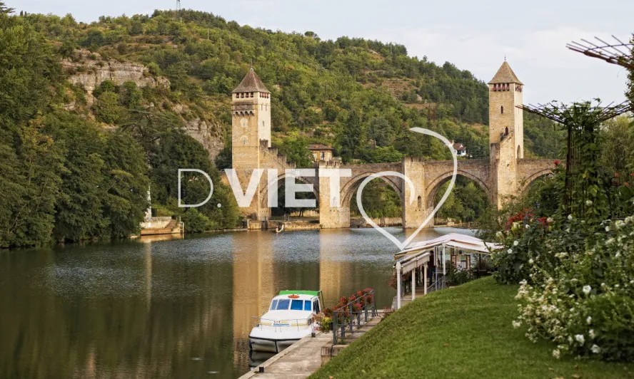 Photo TOULOUSE by VIET - Le pont Valentré franchissant le Lot