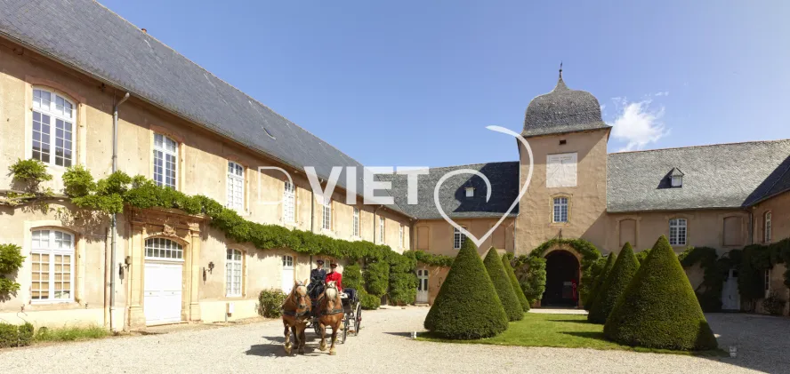 Photo TOULOUSE by VIET - Les Haras nationaux de Rodez