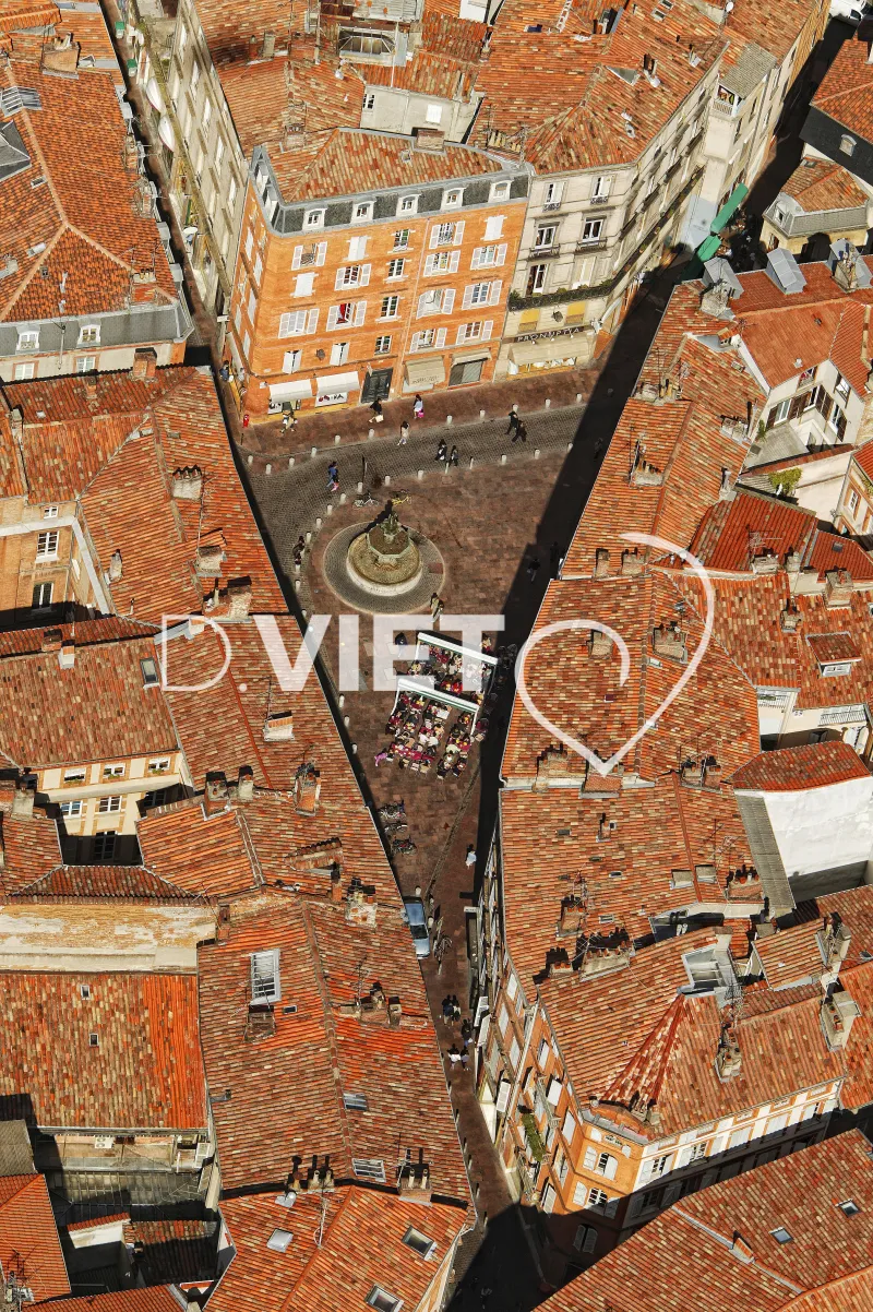 Photo TOULOUSE by VIET - Place Roger Salengro
