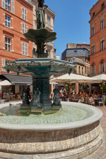 Photo TOULOUSE by VIET - dejeuner sur La place