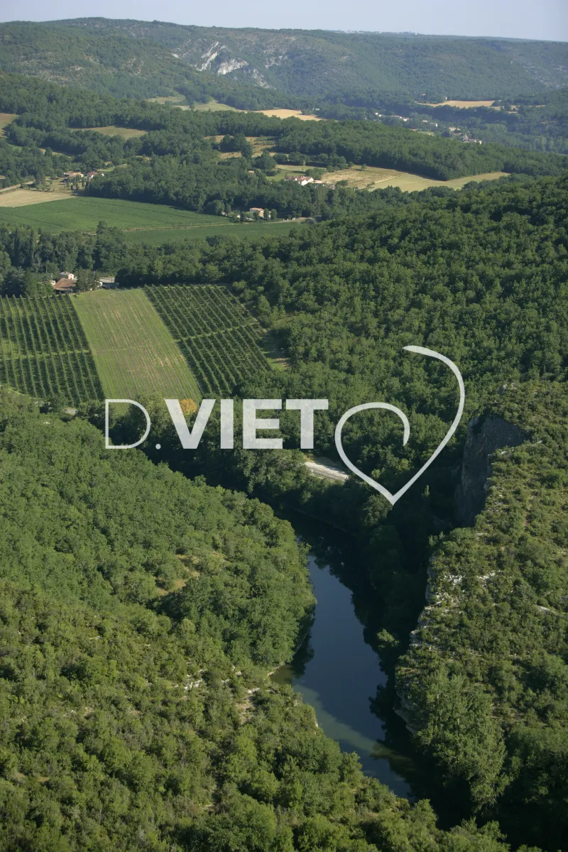 Photo TOULOUSE by VIET - 81 ENTRE PENNE ET ST ANTONIN RIVIERE L'AVEYRON N44°04064 E001°41351 ©VIET 361.com