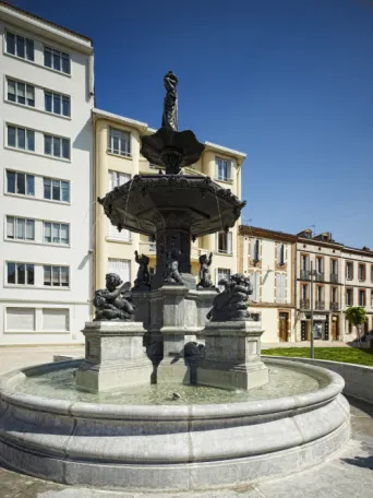 Photo TOULOUSE by VIET - La Fontaine Place Olivier