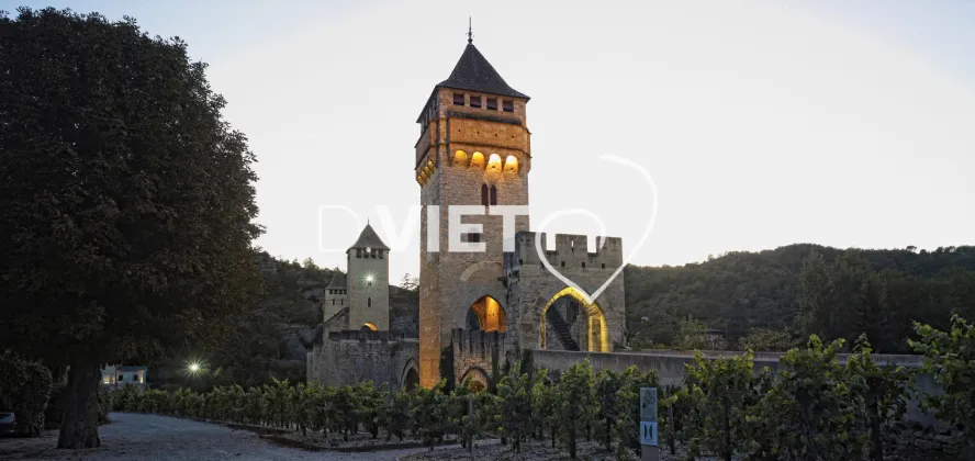 Photo TOULOUSE by VIET - Le pont Valentré franchissant le Lot