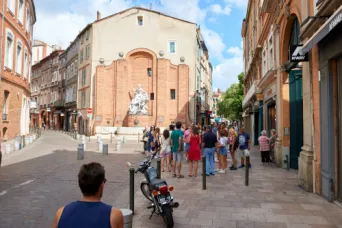 Photo TOULOUSE by VIET - Groupe en visite Fontaine boulbonne
