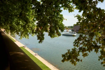 Photo TOULOUSE by VIET - au bord de la Garonne