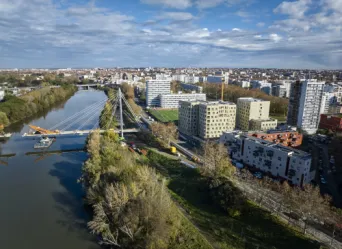 Photo TOULOUSE by VIET - Passerelle d'empalot et Garonne