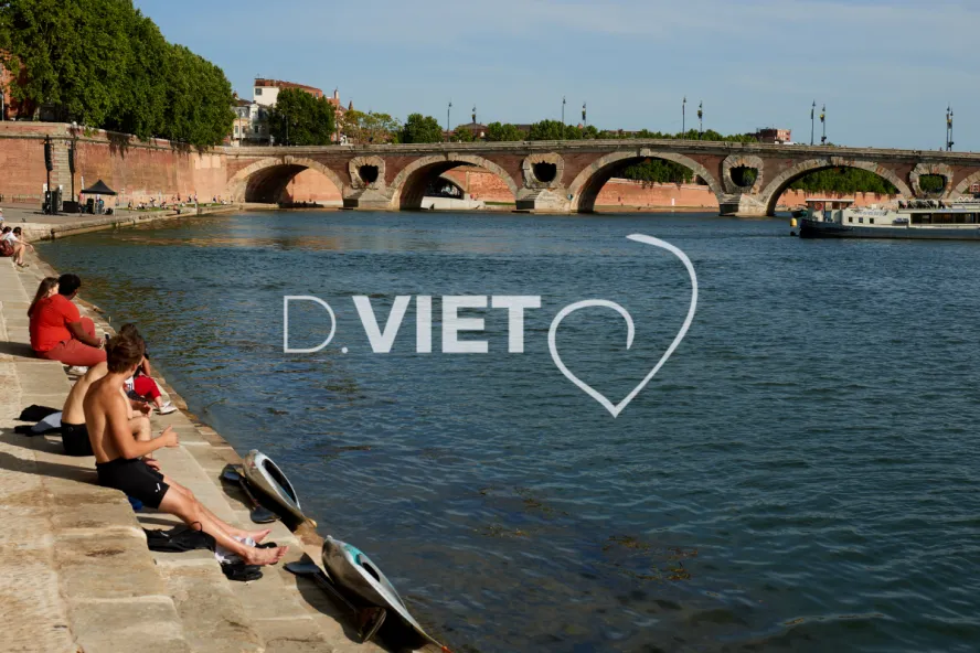 Photo TOULOUSE by VIET - au bord de la Garonne