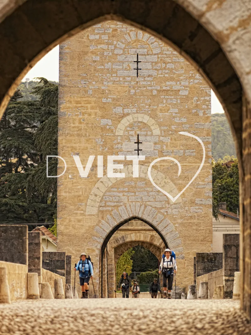 Photo TOULOUSE by VIET - Le pont Valentré franchissant le Lot