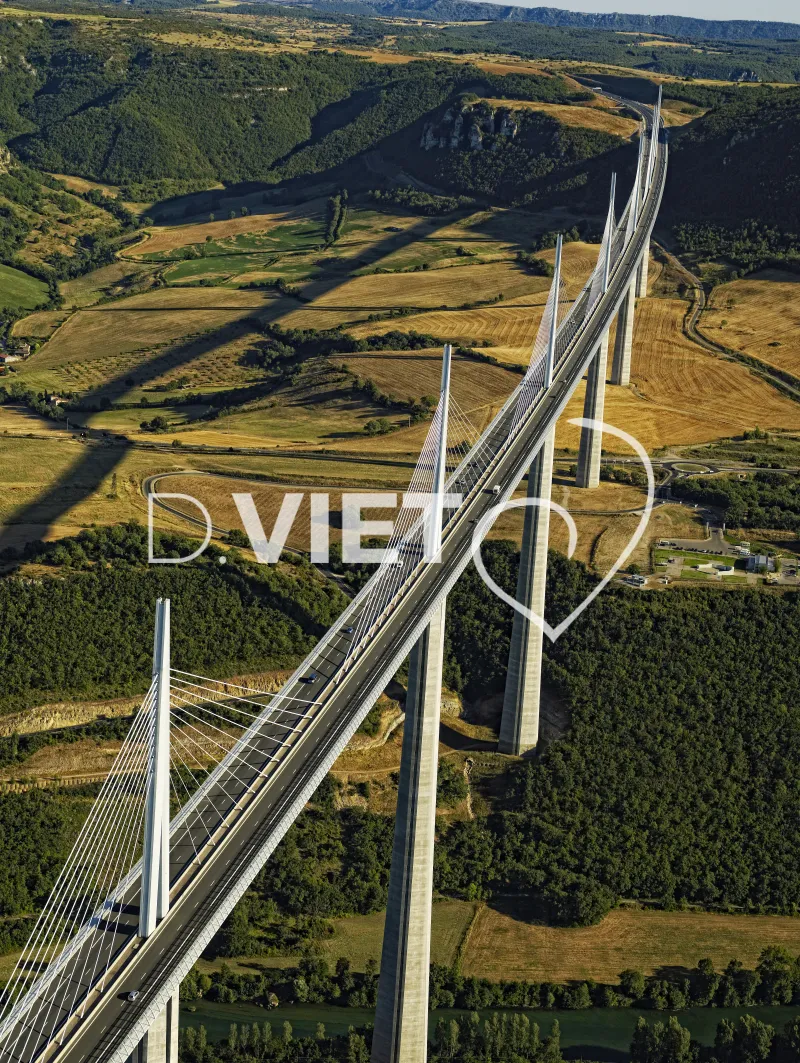 Photo TOULOUSE by VIET - Viaduc de Millau