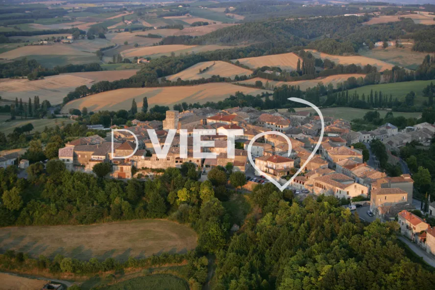 Photo TOULOUSE by VIET - 81 CASTELNAU de MONTMIRAIL N43°57549 E001°49111 ©VIET 361.com