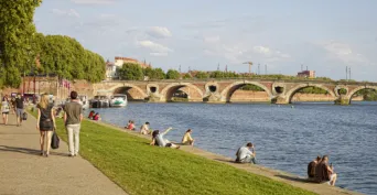 Photo TOULOUSE by VIET - quai de la daurade