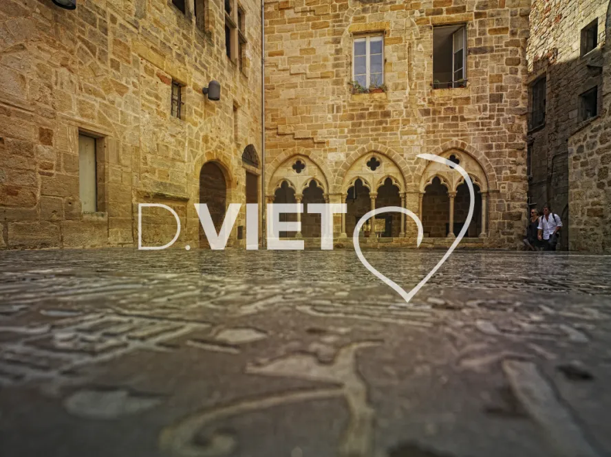 Photo TOULOUSE by VIET - Pierre de rosette sur la place des ecritures