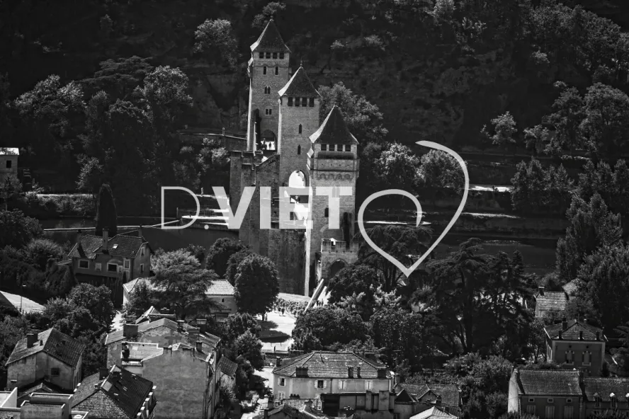 Photo TOULOUSE by VIET - Le pont Valentré franchissant le Lot