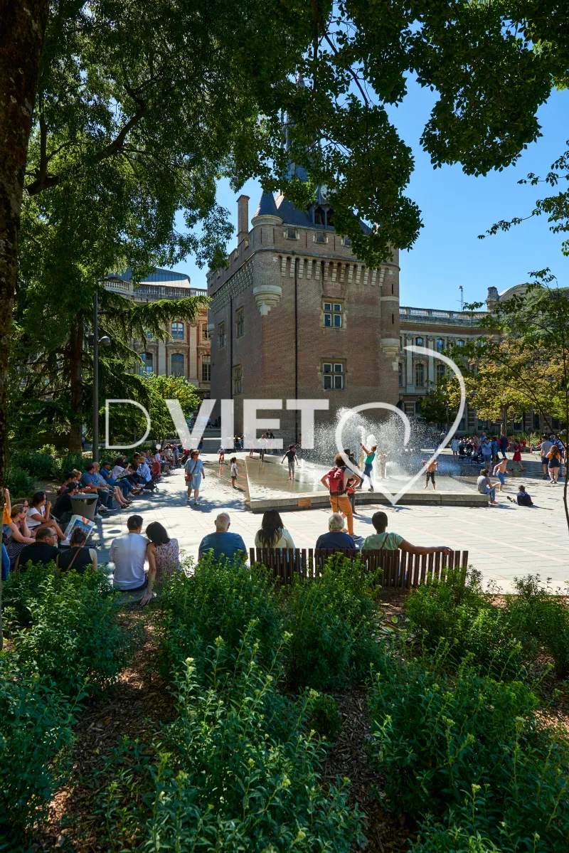 Photo TOULOUSE by VIET - Square Charles de Gaulle CAPITOLE