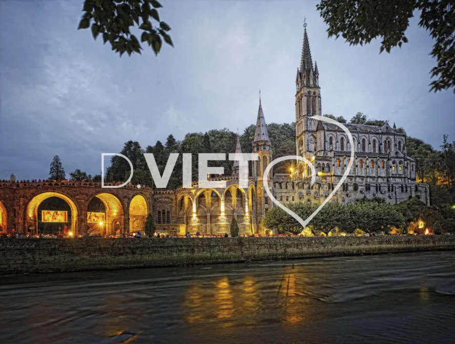 Photo TOULOUSE by VIET - processsion de nuit