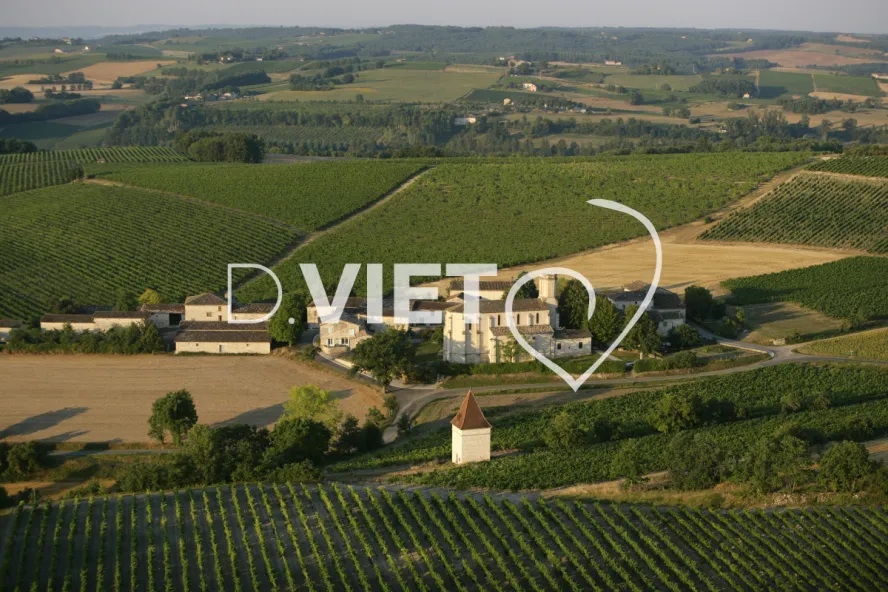 Photo TOULOUSE by VIET - 81 CHATEAU DU CAYLA N44°00386 E001°53594 ©VIET 361.com