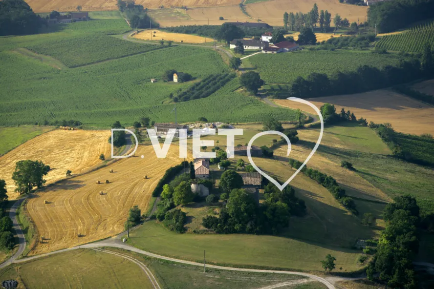 Photo TOULOUSE by VIET - 82 LES BAUDES N44°12379 E001°06128 , ©VIET 361.com