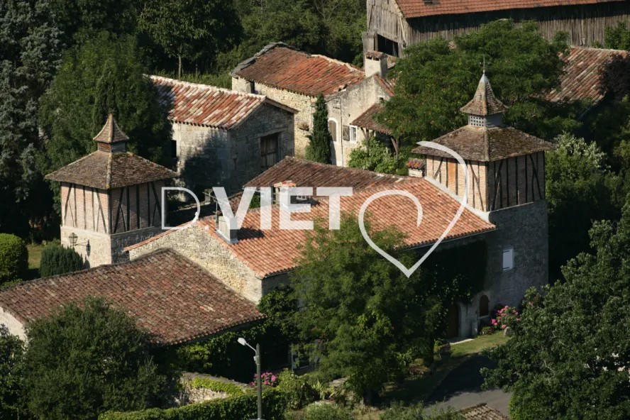 Photo TOULOUSE by VIET - 82 ENTRE PENNE ET ST ANTONIN BROUSSES RIVIERE L'AVEYRON N44°04064 E001°41351 ©VIET 361.com