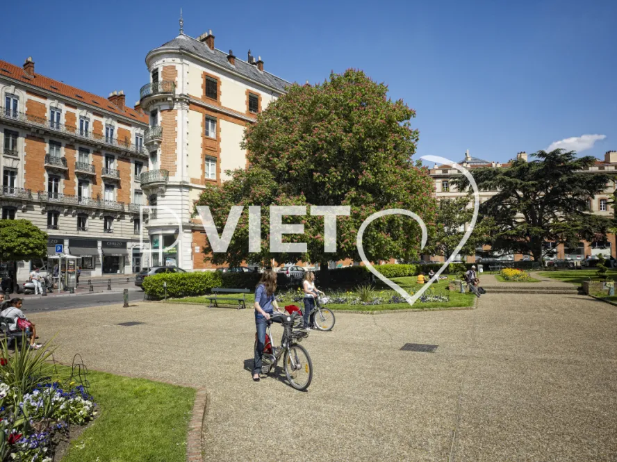 Photo TOULOUSE by VIET - Place Saint-Etienne
