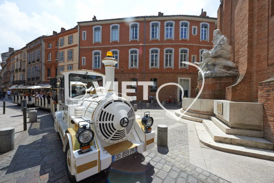 Photo TOULOUSE by VIET - Petit train touristique Place ST Georges